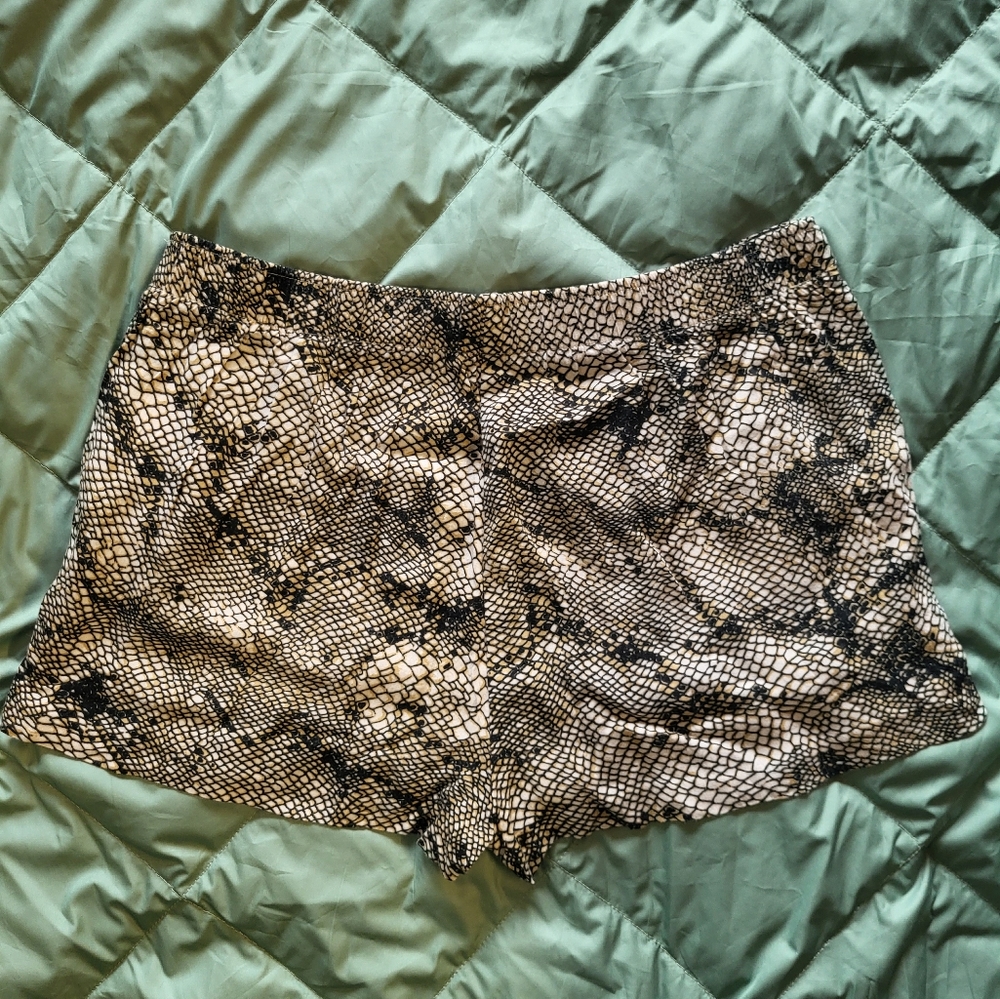 Ecote silky bouncy shorts